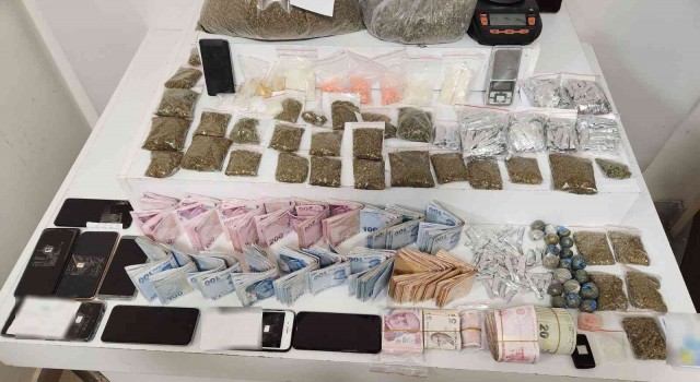 Pendikte uyuşturucu operasyonu: 3 kişi yakalandı