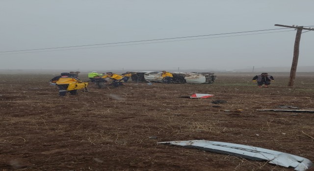 Pikap tarlaya uçtu: 1i bebek 5 yaralı