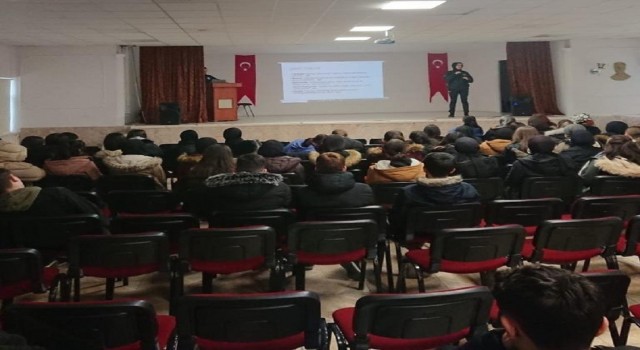 Polis ekipleri kadınlara KADESi tanıttı