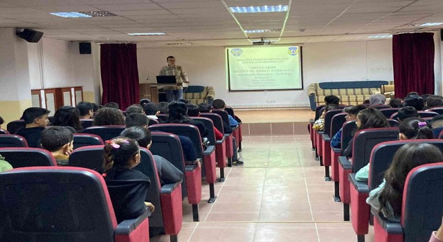 Polis öğrencilere ‘akran zorbalığını” anlattı