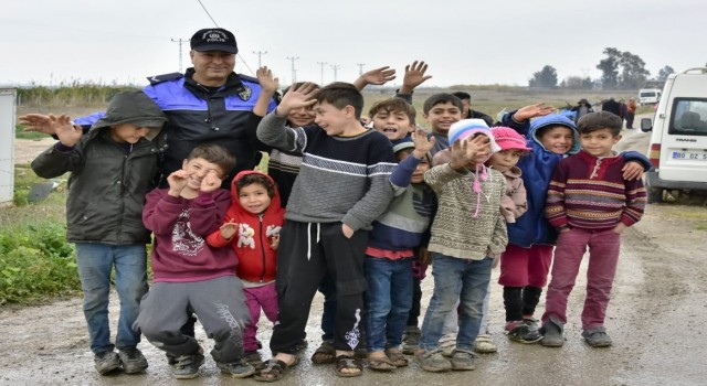 Polisin çocuk sevgisi
