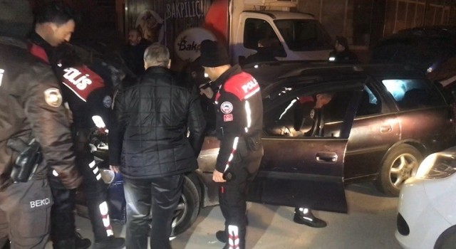 Polisin ‘dur ihtarına uymayan araçtaki 4 kişi kovalamaca sonrası yakalandı
