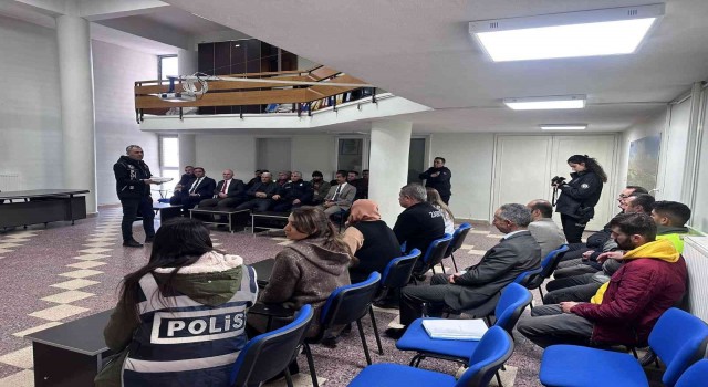 Polisten En İyi Narkotik Polisi Anne eğitimi