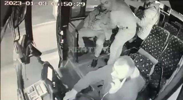 Rahatsızlanan yolcuyu 3 dakikada hastaneye yetiştirdi