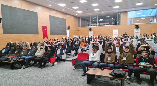 Rektör Türkmen 7. Tematik Kış Kampında Yurt-Time Spor projesini anlattı