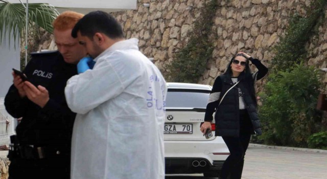 Rus kadının satılığa koyduğu milyonluk lüks otomobili kundaklandı