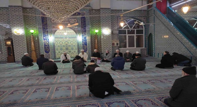 Sabah namazında kubbeler Kuran sesiyle inledi