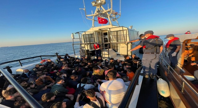 Sahil Güvenlik 2022de Ayvacıkta Yunanistanın geri ittiği 2 bin 225 göçmeni kurtardı