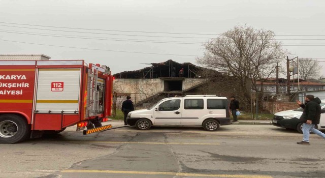 Sakaryada metruk binada yangın