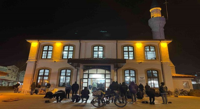 Sakaryalılar, Regaip Kandilinde camilere akın etti
