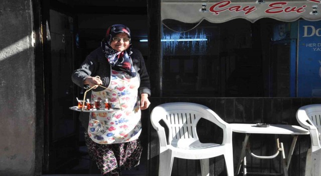 Sakin şehir ünvanlı ilçede çayın tadı Ayşe teyzeden soruluyor