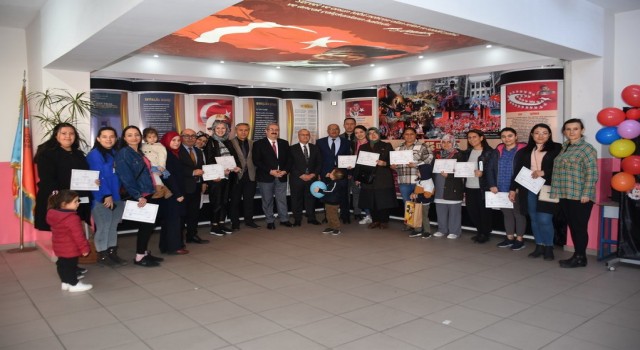 Salihlide veliler sertifikalı oldu
