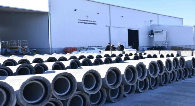 Samsunda kurulan kilit parke ve beton boru tesisi seri üretime geçti