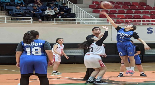 Sanko okulları basketbol takımı il ikincisi oldu