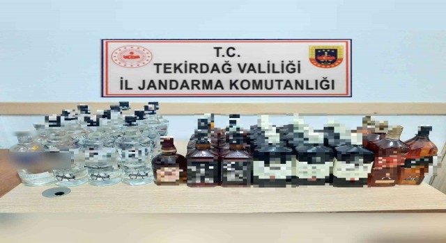Sarayda şüpheli araçtan 40 şişe sahte alkol ele geçirildi