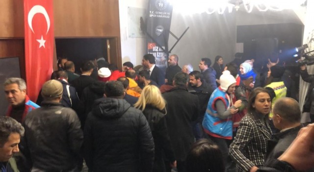 Sarıkamışta otelin tavanı çöktü: 10 kişi yaralandı