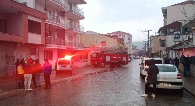 Şarjda bırakılan cep telefonu yangına neden oldu