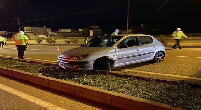 Savrulan otomobil refüjden karşı şeride geçti: 1 yaralı