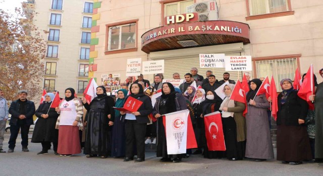 Şehit ve gazi yakınları ile evlat nöbetindeki ailelerden PKK ve HDPye gözdağı