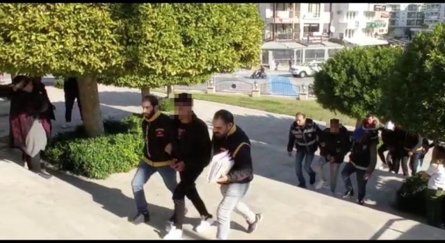 Selam kavgasında kafasından silahla yaralandı
