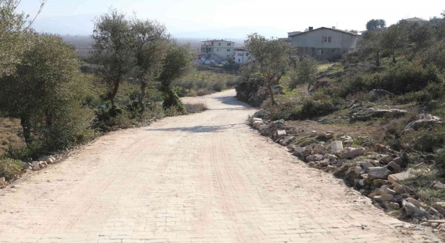 Selçukta tarımsal arazi yolları yenileniyor