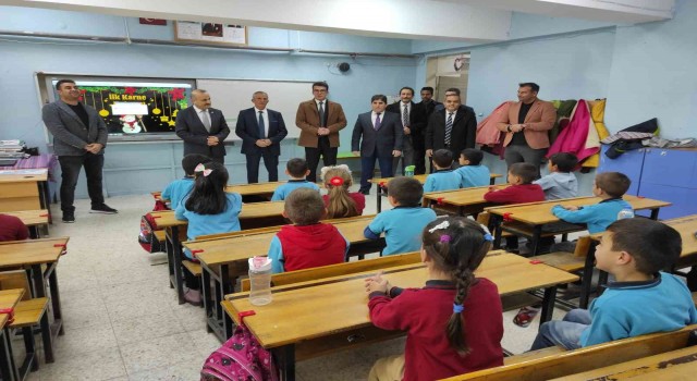 Selendili öğrencilerin karne sevinci