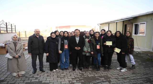 Sıfır Atık Liginin liseli yarışmacılarıyla buluşan Dr. Şadi Yazıcı: “Dünya artık 23,5 ton daha dengeli”