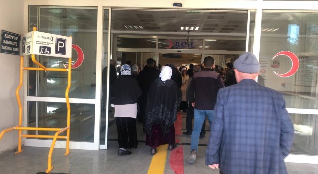 Siirtte askeri helikopter traktör altında kalan genç için havalandı
