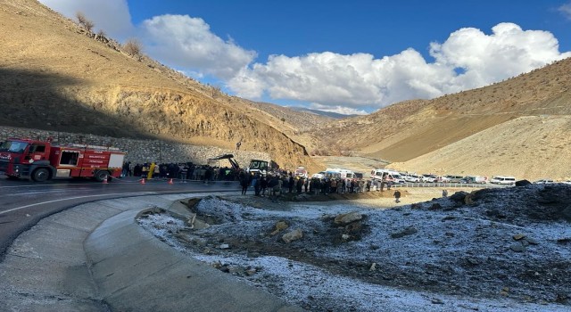 Siirtte minibüs devrildi: 6sı ağır 12 yaralı