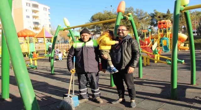 Siirtte temizlik işçisinin hobisi şaşırttı: Şarkı söylemeden temizlik yapamıyor