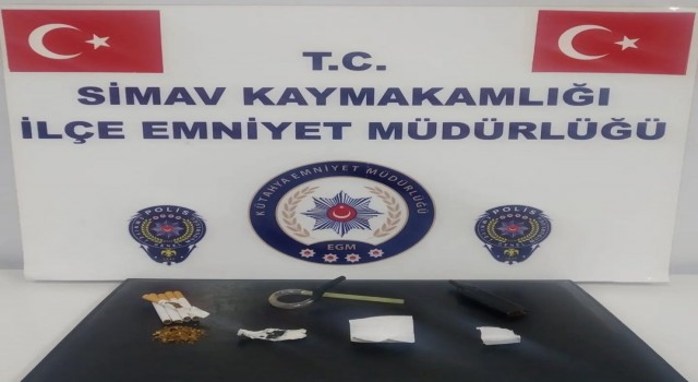 Simavda bir kişinin üzerinde uyuşturucu ele geçirildi