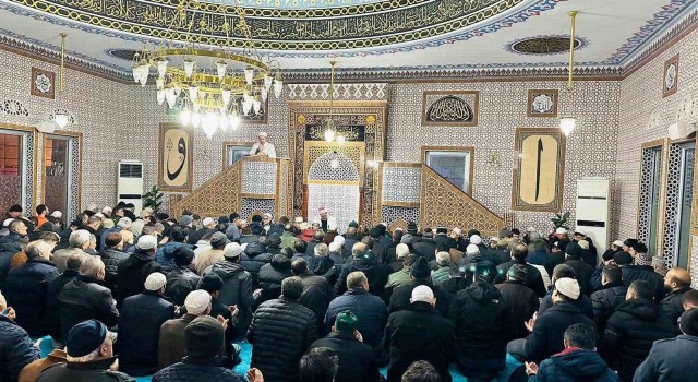 Simavda gençler aileleri ile birlikte sabah namazı buluşmasına katıldı