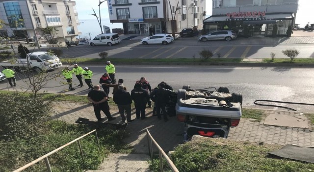 Sinopta otomobil takla attı: 1 yaralı