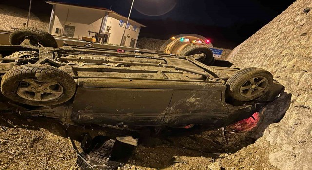 Sinopta tünel girişinde otomobil takla attı: 2 yaralı