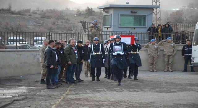 Şırnakta çatışmada şehit olan güvenlik korucusu son yolculuğuna uğurlandı