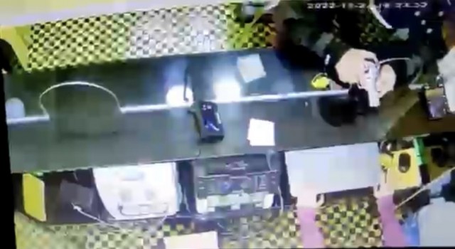 Şişlide gasp girişimi kameraya yansıdı: Üstünü değiştiren gaspçıyı montu ele verdi