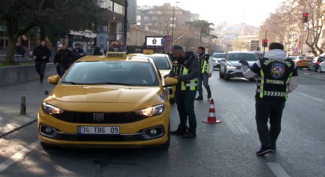 Şişlide taksi denetimi: Emniyet kemeri takmayan sürücülere ceza yağdı