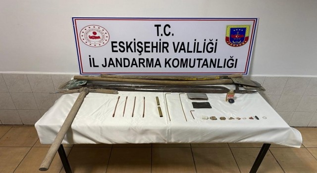 Sit alanındaki kaçak kazıya jandarmadan suçüstü