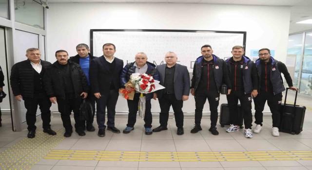 Sivasspor kafilesi 5 eksikle Alanyada
