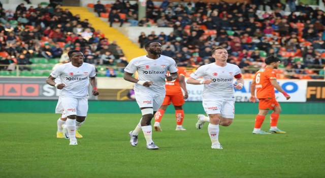 Sivassporda Mustapha Yatabare gollerini sürdürüyor