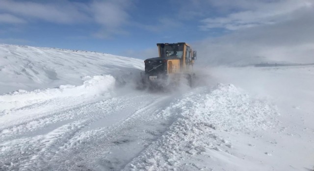Sivasta 52 yerleşim yeri yolu ulaşıma kapandı
