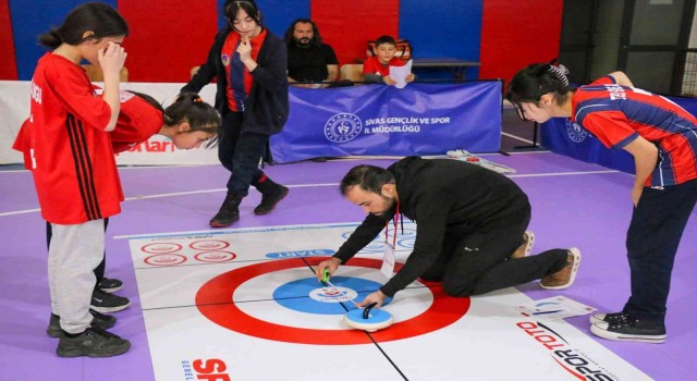 Sivasta okullar Floor Curling de yarıştı