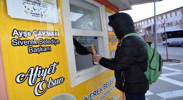 Siverekte vatandaşlara sıcak çorba ikramı