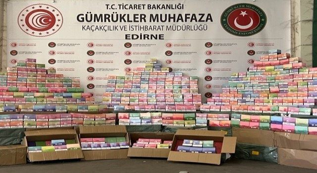 Slovenyadan ülkeye giriş yapan tırda 9 milyon 200 bin lira kaçak eşya yakalandı
