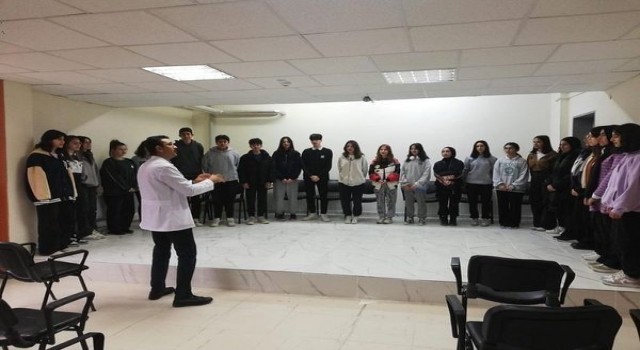 Söğüt Anadolu Lisesi öğrencileri korosu