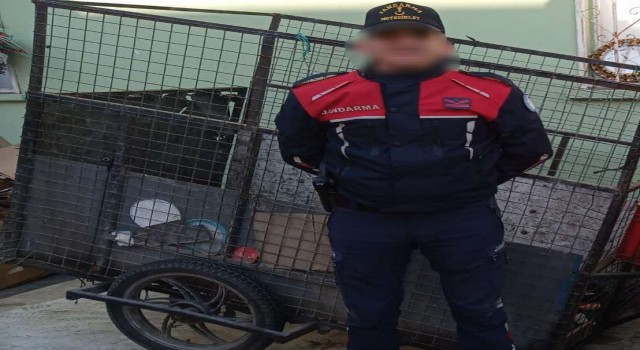 Sökede hırsızlık şüphelisi çaldığı eşya ile birlikte yakalandı