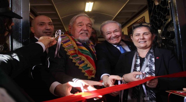 Sökede Kaktüslü Ev kitapevine dönüştürülerek açılışı yapıldı