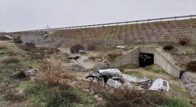 Somada kontrolden çıkan otomobil şarampole uçtu: 2 ağır yaralı