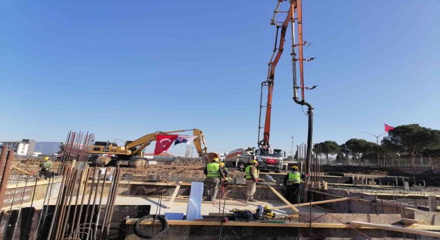 Somaya 7 bin kapasiteli yeni stadın temeli atıldı