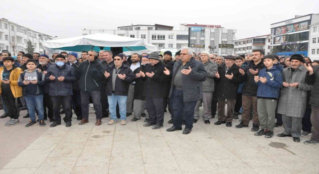 Sorgunda Kuran-ı Kerimi yakma girişimi protesto edildi